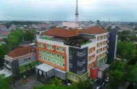 Pose in Solo by Wstay Hotel dekat Velodrome Manahan