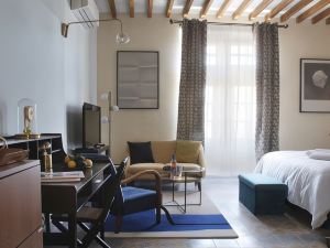 Maison d'en bas des Seigneurs: Chambres d'hôtes au calme avec spa et sauna proche Lourmarin, Luberon, Vaucluse en Provence