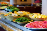 Hilo Hawaiian Hotel, Trademark Collection by Wyndham - فطور