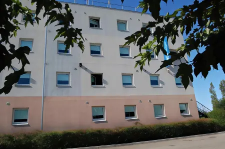 Ibis Budget Marseille Vitrolles Отели в г. Жиньяк-ла-Нерт