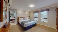 Quantum Lodge Motor Inn Hotels in Hamilton
