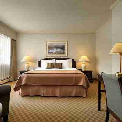 Royal Scot Hotel & Suites Rooms