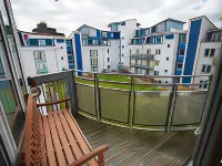 Comfortable Swindon Town Centre Apartments, Free Parking, Sleeps up to 8