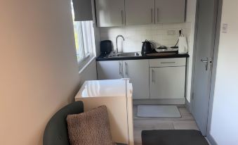 Remarkable Cozy 1-Bed Studio in Romford London Uk