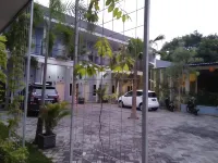 Clover Homestay Hotel dekat Bee Jay Indra Loka