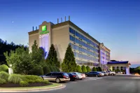 Holiday Inn Express Atlanta-Kennesaw Hotels near Winkenhofer Pine Ridge Funeral Home & Memorial Park
