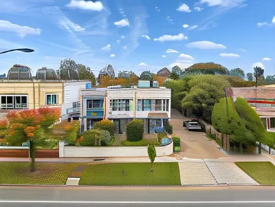 Central Shepparton Apartments Hotel berhampiran Communications Tower