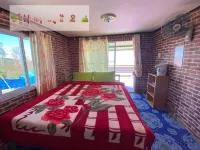Rai Rung Arun Phutubberk Hotels near Wat Si Ban Yen