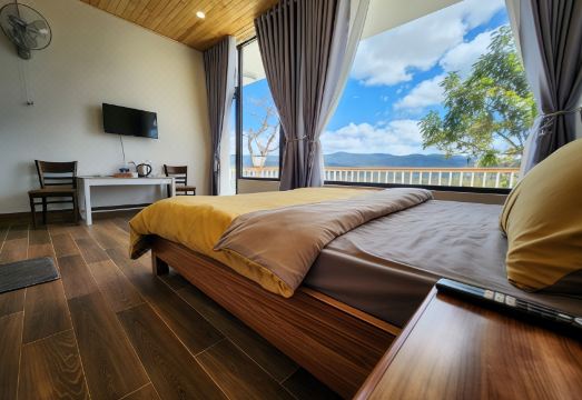 KND 뷰 트리에우 메이