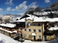 Presulis Hideaway Apartments & Restaurant Hotel in zona Restaurant Pizzeria Sander