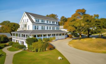 East Wind Inn & Suites