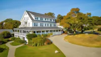 East Wind Inn & Suites