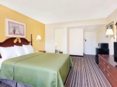 Travelodge by Wyndham Chambersburg Hotels in Chambersburg