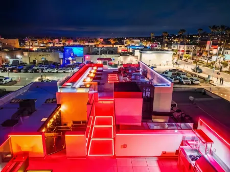 SW Beach Hotel Отели рядом с достопримечательностью «Hermosa Beach Pier»