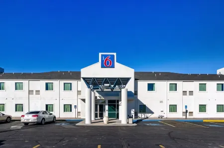 Motel 6 Wheatland, WY Отели в г. Уитленд