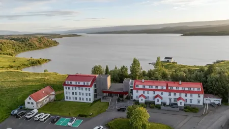 Gistihúsið - Lake Hotel Egilsstadir Отели рядом с достопримечательностью «Tjarnagardur»