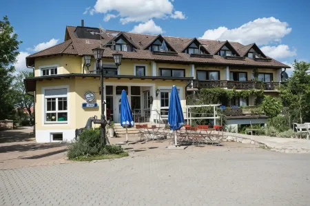 Hotel Reiterhof-Altmühlsee Отели в г. Вайсенбург-Гунценхаузен