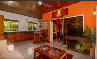 Effie’s Mountain View Villa (Gecko Villa)