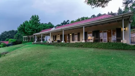 Arum Hill Lodge Отели в г. Howick
