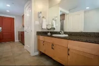 Location and Comfort - One Bedroom Ski In / Ski out, Hot Tub and Fire Pit