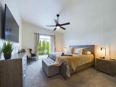 New Cozy, Modern 3-bedroom home. Close to dtwn CDA