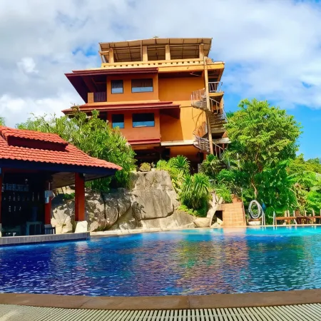 Sea Breeze Resort Отели рядом с достопримечательностью «Пляж Хадрин»