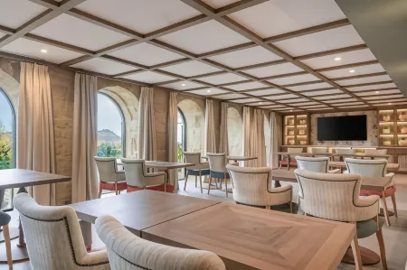 Palacio Tondon, la Rioja Brinas Отели рядом с достопримечательностью «Bodegas Bilbainas»