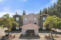 La Quinta Inn by Wyndham Stockton Hotel dekat Sky Zone Trampoline Park Stockton
