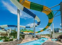 Lulu's NEW WATERFRONT RARE 2 BAL 2 BD, 2 BA, SLEEPS 8-4 DAILY WATER PARK PASSES