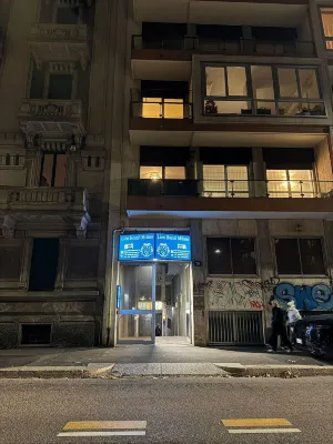 Lion University & Youth Hostel Milano Hotel a 