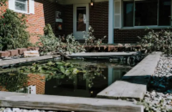 Beautiful home near I-77/64 spilt perfect for a quick stay or West Virginia stay