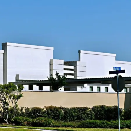 Beautiful Apartment 9 Min to Mercedes Outlets