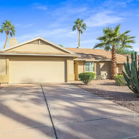 Sunny Stay w/ Heated Pool & Pool Table — Walkable, Spring Training Close