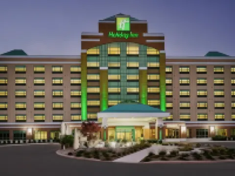 Holiday Inn & Suites OAKVILLE @ BRONTE by IHG Hotels in Oakville