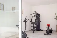 Logis Hôtel Restaurant Château Bellevue - gimnasio