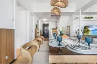Tropical Oasis with the best unobstructed view of BGC + 100mbps wifi & Netflix