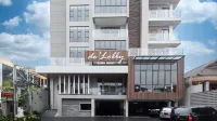 De Lobby Suite Hotel Hotels near Coban Lanang