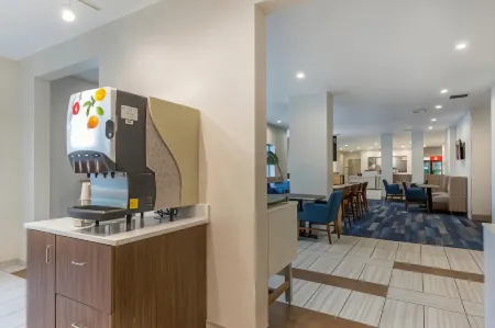 Holiday Inn Express & Suites Chicago West - ST Charles Отели в г. Сент-Чарльз
