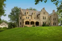 Willoughby House Inn Hotels in Eastlake