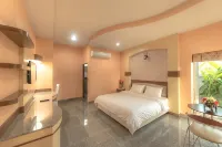 Martina Hotel Surin فنادق في سورين