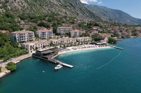 Huma Kotor Bay Hotel and Villas Отели в г. Доњи Ораховац