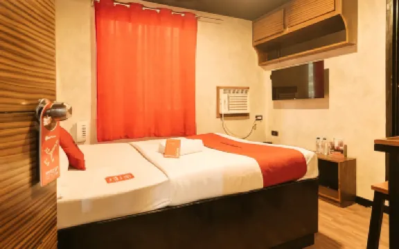 RedDoorz @ Good 101 Quiricada Manila Hotels near Manila North Cemetery