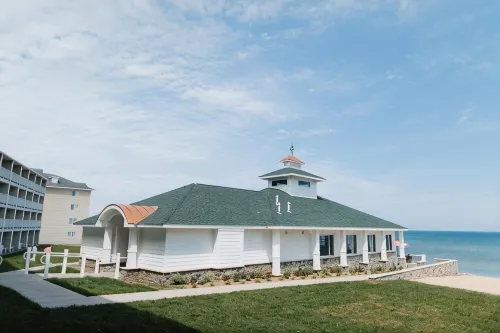 Breakers Resort - Lakeside Hotels in Sankt Ignace