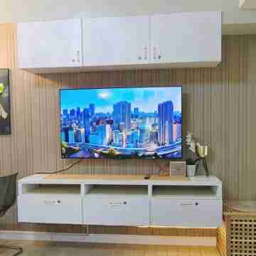 Manhattan plaza tower 1 araneta center cubao with Balcony, karaoke, netflix Others