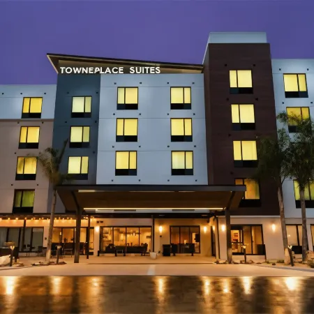 TownePlace Suites Irvine Lake Forest Отели рядом с достопримечательностью «Lake Forest Lake»