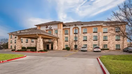 Best Western Plus Christopher Inn  Suites