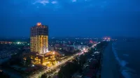 Muong Thanh Grand CUA Lo Hotel - С бассейном