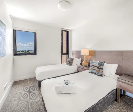 Oaks Redcliffe Mon Komo Suites