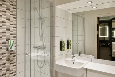 Premier Inn Lichfield North East (A38) Отели рядом с достопримечательностью «Нешнел Мемориал Арборетум»