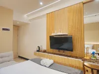 Awan @ Benson Apartment Hotels near Pakuwon Mall